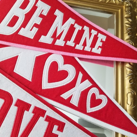 ❗Retro Style Felt Pink and Red "Love" "Be Mine" Hanging Triangle Flag Bundle❗ - Picture 4 of 4